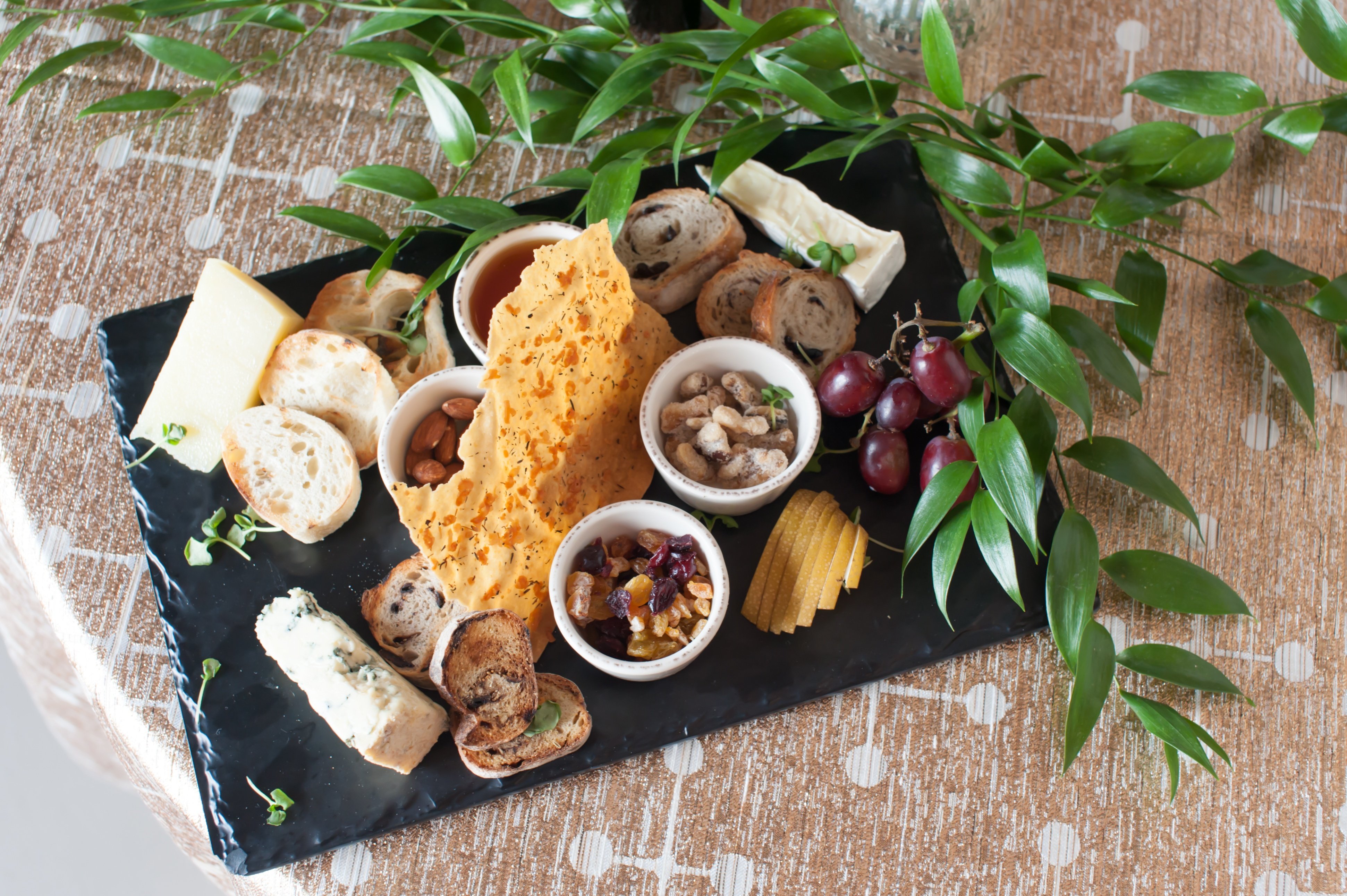 Trending Mixed Metallics for Fall Linen Rentals Wedding Table